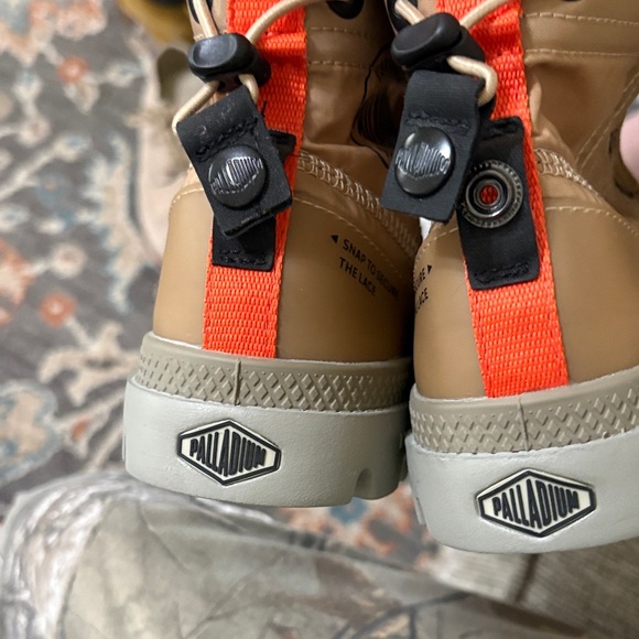 Palladium Small Man/Kids Tan and Gray Boots (US 6, UK 5.5, EUR 39) - Picture 9 of 9